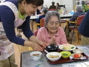 Oさん手を合わせて・・