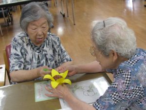 隣りの方へ