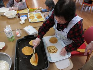 クレープを焼く