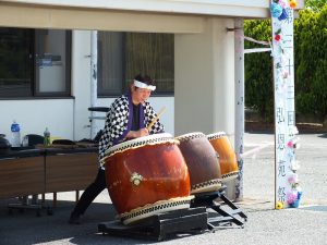 岡坂様の勇壮な和太鼓