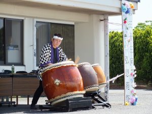 岡坂様の勇壮な和太鼓