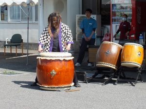 岡坂様の勇壮な和太鼓